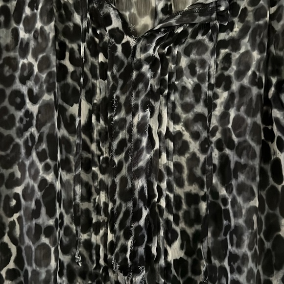Express Women’s  Sheer Animal Print Blouse Size M - Picture 4 of 9